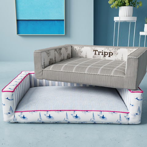 Edgy dog bed with structured side bolsters