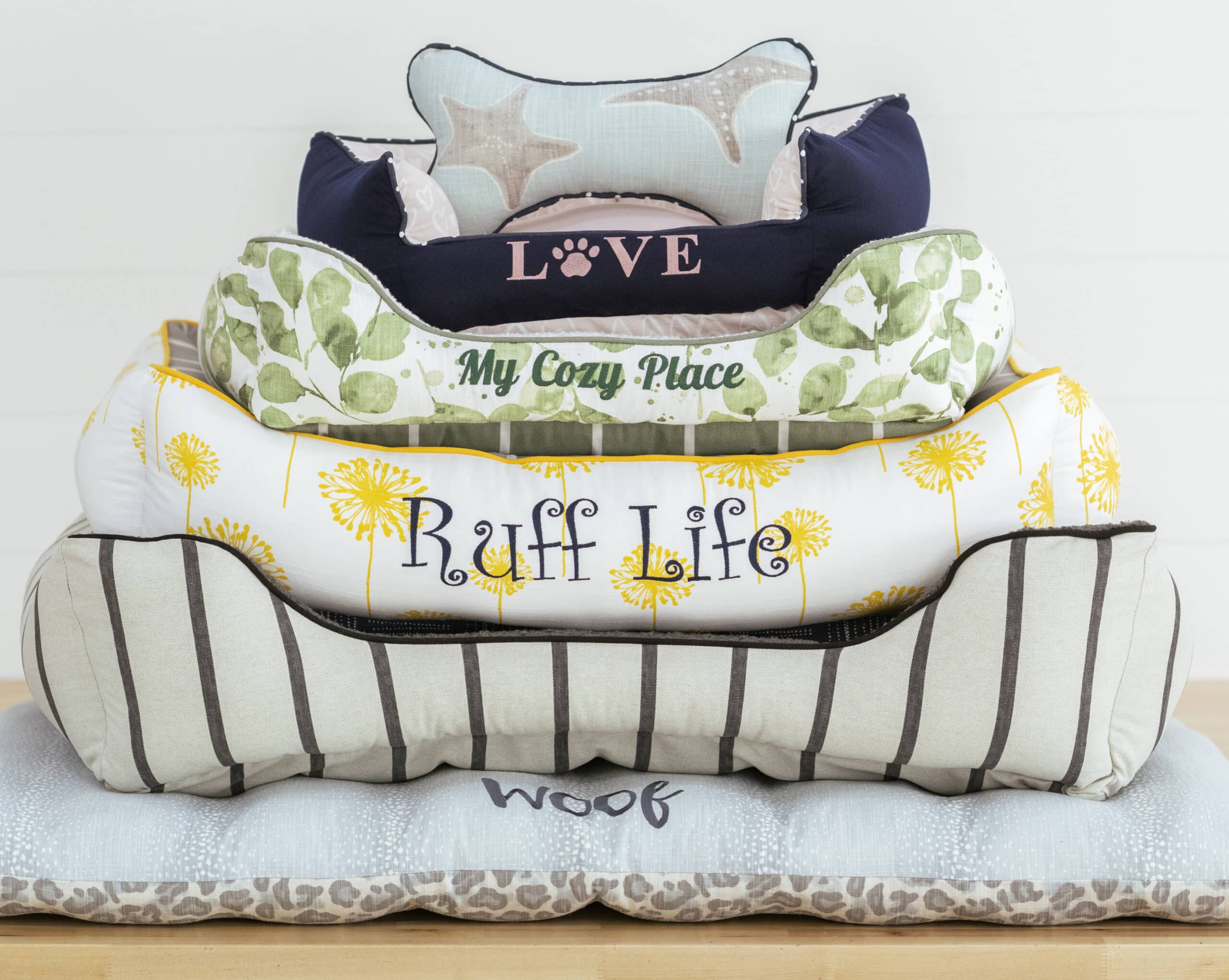 Design a custom dog or cat bed. Select your style and size